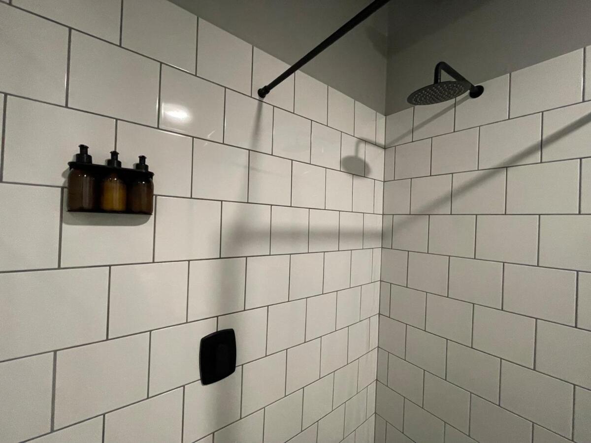 Apartment Black Brick Foreshore *